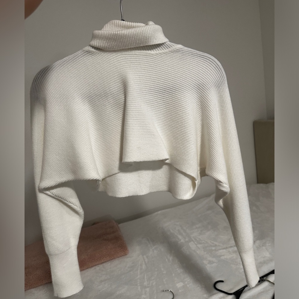 Cropped White Sweater -NEW WITH TAGS